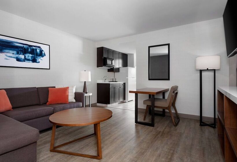 جناح, Delta Hotels By Marriott Burlington