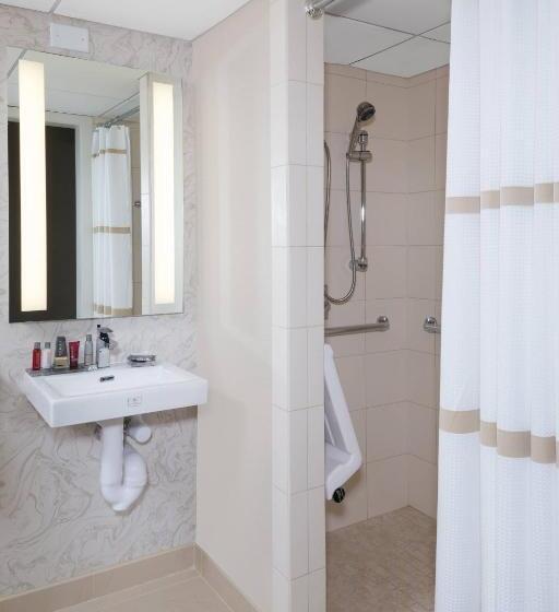 חדר סטנדרט עם מיטת קינג, Durham Marriott City Center