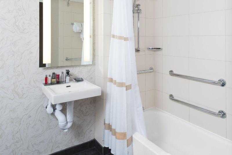 חדר סטנדרט עם מיטת קינג, Durham Marriott City Center