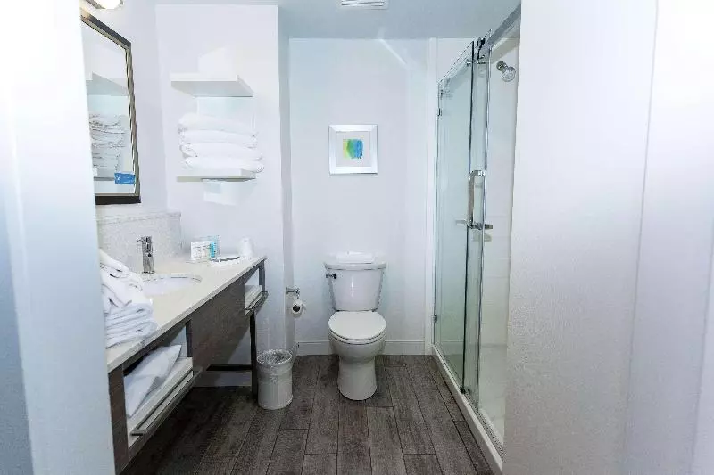 Standard-huone King-vuode, Hampton Inn & Suites Syracuse North Airport Area