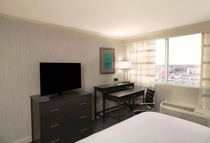 キングサイズベッドのスイートルーム, Holiday Inn Columbus Dwtn Capitol Square, An Ihg