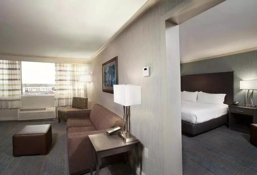 キングサイズベッドのスイートルーム, Holiday Inn Columbus Dwtn Capitol Square, An Ihg
