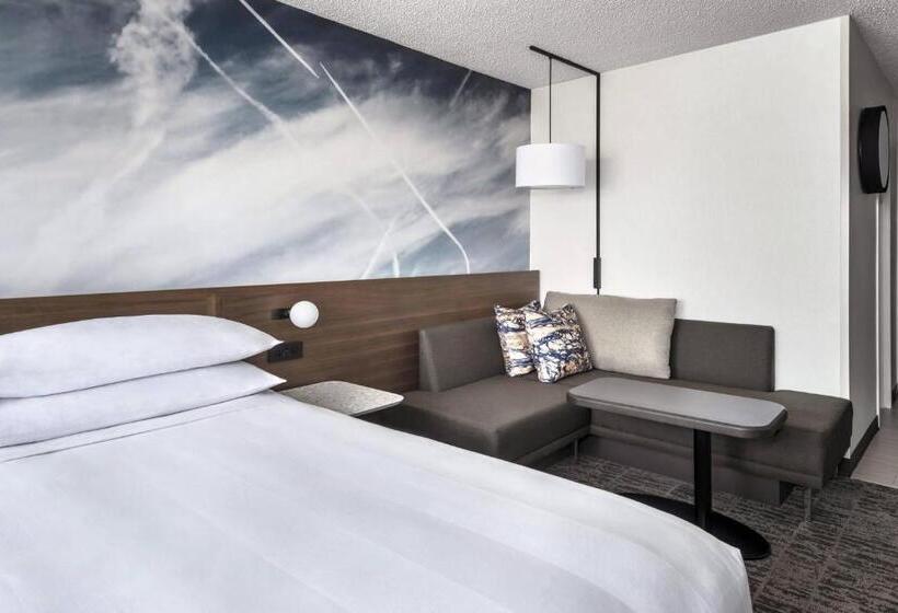 キングサイズベッドのスタンダードルーム, Newark Liberty International Airport Marriott