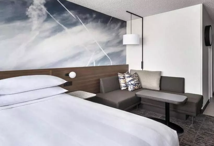 اتاق استاندارد با تخت بزرگ, Newark Liberty International Airport Marriott