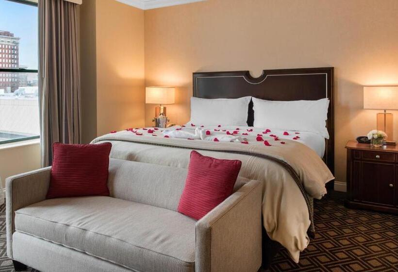 带大床的行政房间, Omni Severin