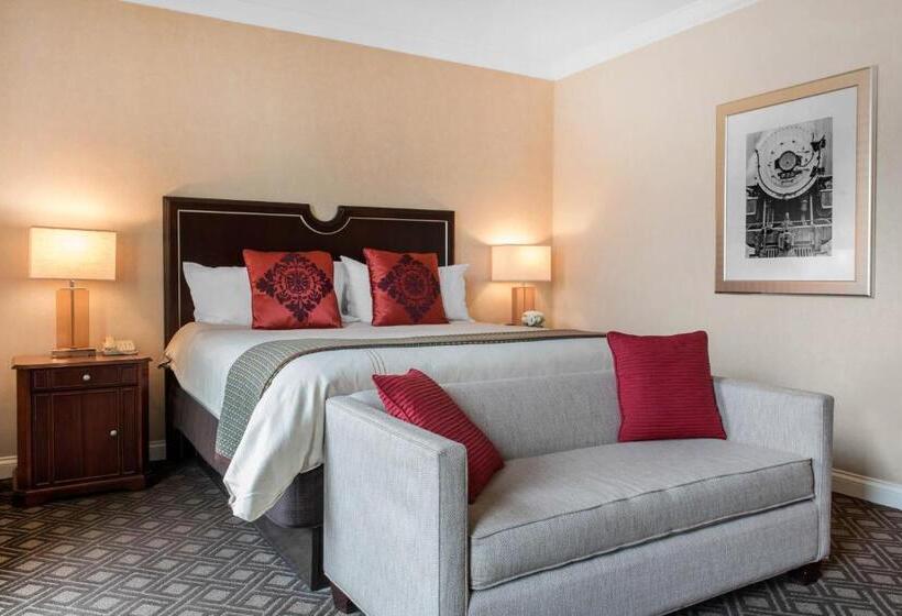 이그제큐티브 룸 킹사이즈 침대, Omni Severin