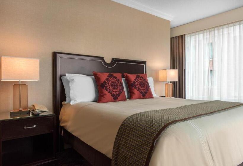 带大床的套房, Omni Severin