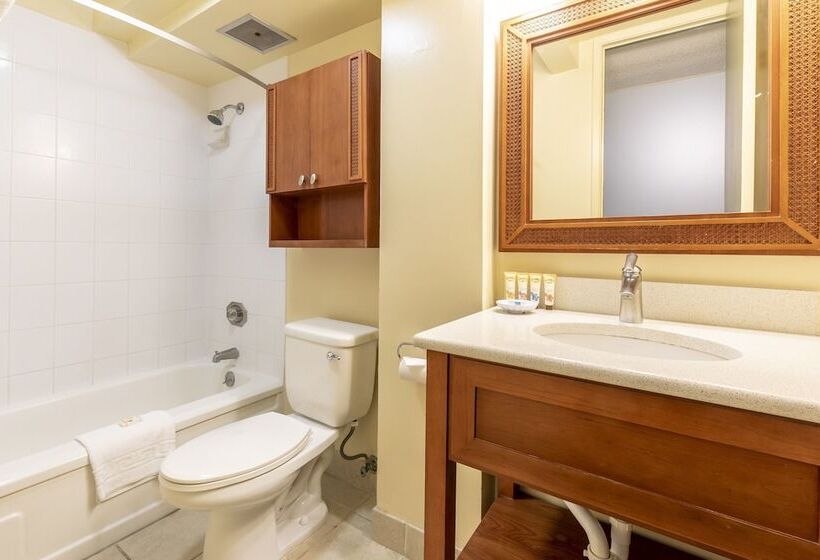 스탠다드 스튜디오, Pacific Monarch