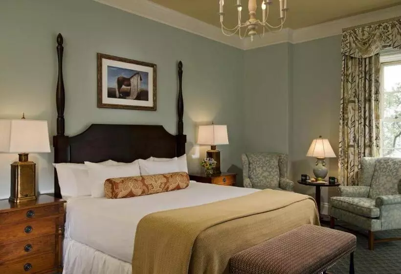 キングサイズベッドのデラックスルーム, The Otesaga Resort