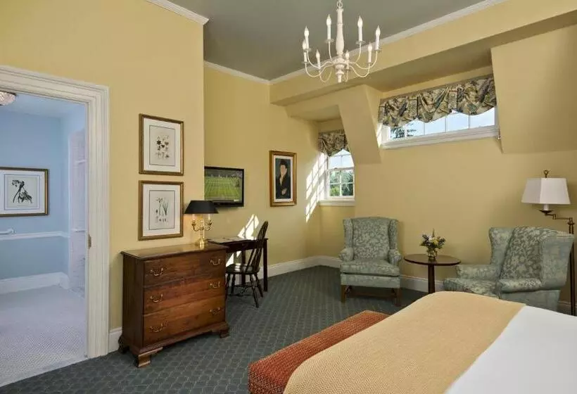 キングサイズベッドのデラックスルーム, The Otesaga Resort