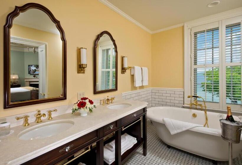 キングサイズベッドのデラックスルーム, The Otesaga Resort