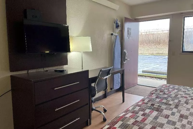 身障者適用キングサイズベッドルーム, Baymont By Wyndham Holland   Toledo