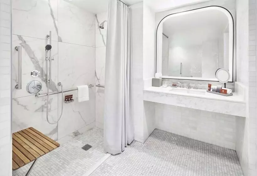 Sviitti Liikuntarajoitteisille, The Luxury Collection Hotel Manhattan Midtown