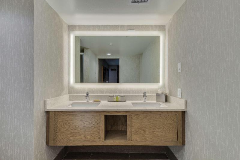 Люкс Кровать Кинг, Doubletree By Hilton Phoenix Chandler