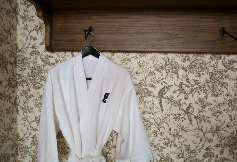 جناح سرير كينج, G San Francisco