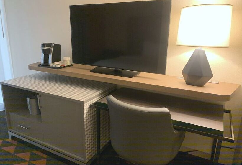 غرفه قياسيه سريرين مزدوجين, Holiday Inn Asheville   Biltmore West, An Ihg