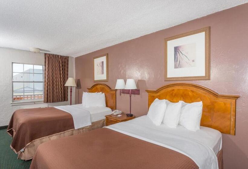 带2个双人床的标准工作室, Howard Johnson By Wyndham Ft. Myers Fl