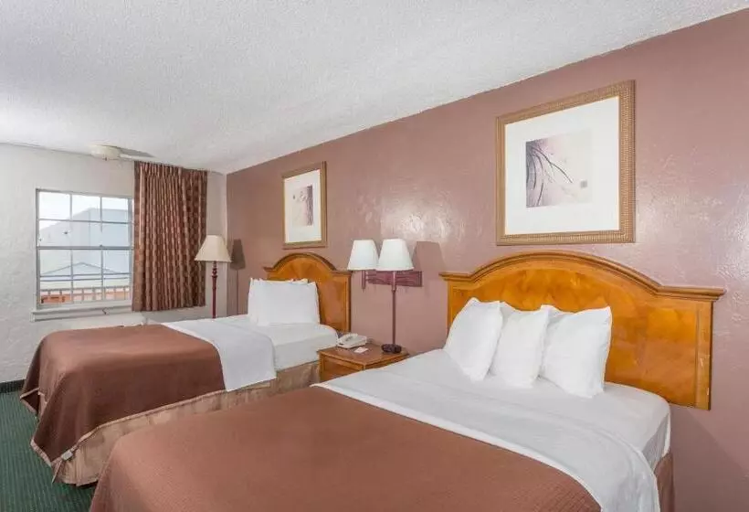 ２ダブルベッドのスタンダードルーム, Howard Johnson By Wyndham Ft. Myers Fl