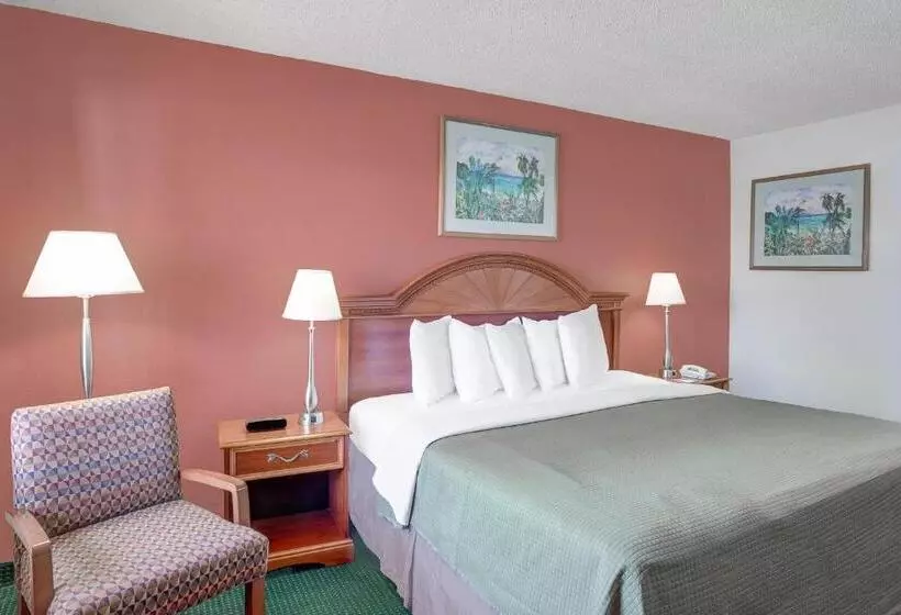 キングサイズベッドのスタンダードルーム, Howard Johnson By Wyndham Ft. Myers Fl