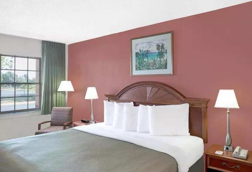 キングサイズベッドのスタンダードルーム, Howard Johnson By Wyndham Ft. Myers Fl
