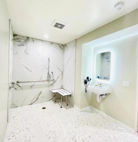 Quarto Estandar Cama King para Deficientes Físicos, La Casa Inn