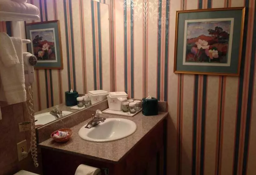 キングサイズベッドのスイートルーム, Ramada By Wyndham Fresno North
