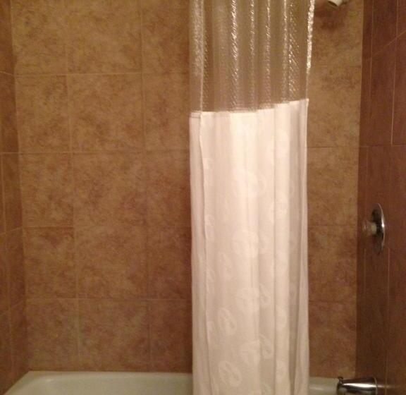 キングサイズベッドのスイートルーム, Ramada By Wyndham Fresno North