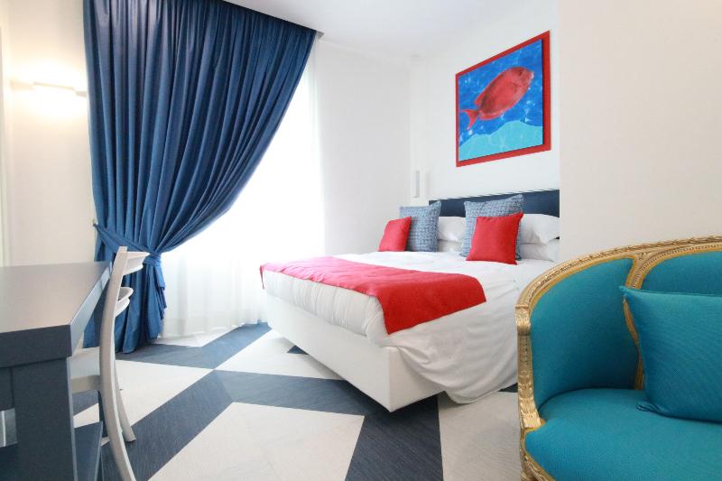 带大床的豪华间, Ramada By Wyndham Tucson Airport