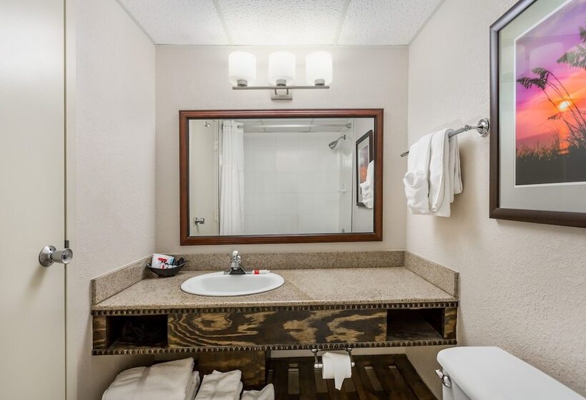 ２ダブルベッドのスタンダードルーム, Ramada Plaza By Wyndham Nags Head Oceanfront