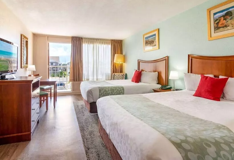 ２ダブルベッドのスタンダードルーム, Ramada Plaza By Wyndham Nags Head Oceanfront