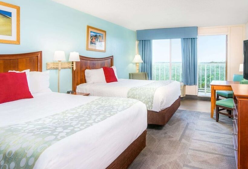 ２ダブルベッドのスタンダードルーム, Ramada Plaza By Wyndham Nags Head Oceanfront