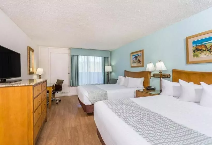 身障者適用スタンダードルーム, Ramada Plaza By Wyndham Nags Head Oceanfront