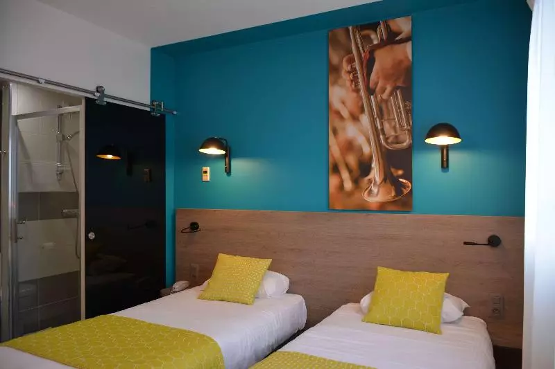 キングサイズベッドのスタンダードルーム, Ramada Plaza By Wyndham Nags Head Oceanfront