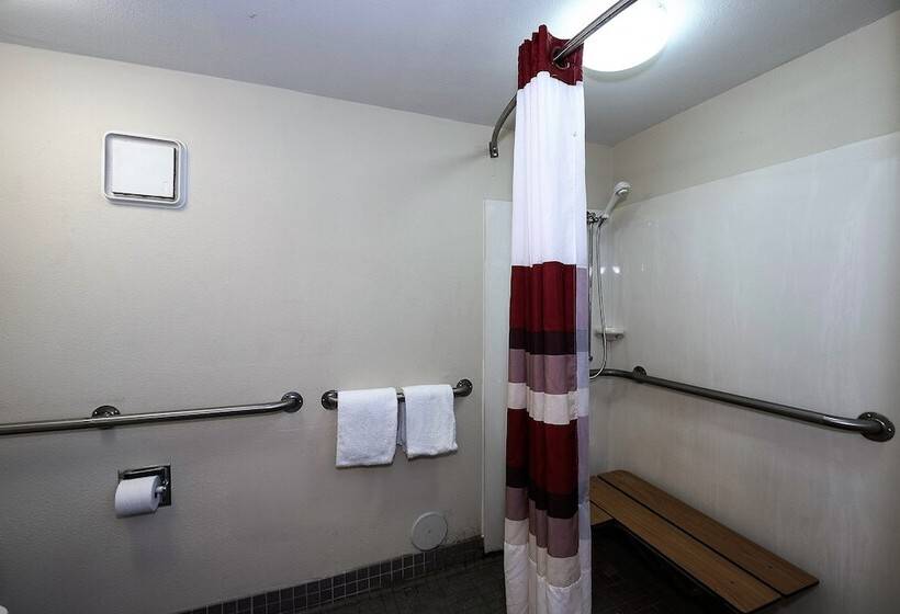 Номер Deluxe Адаптированный для Инвалидов, Red Roof Inn Columbus East  Reynoldsburg