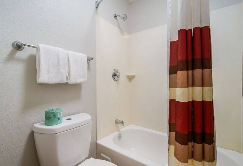 带2个双人床的标准工作室, Red Roof Inn Durham  Duke Univ Medical Center