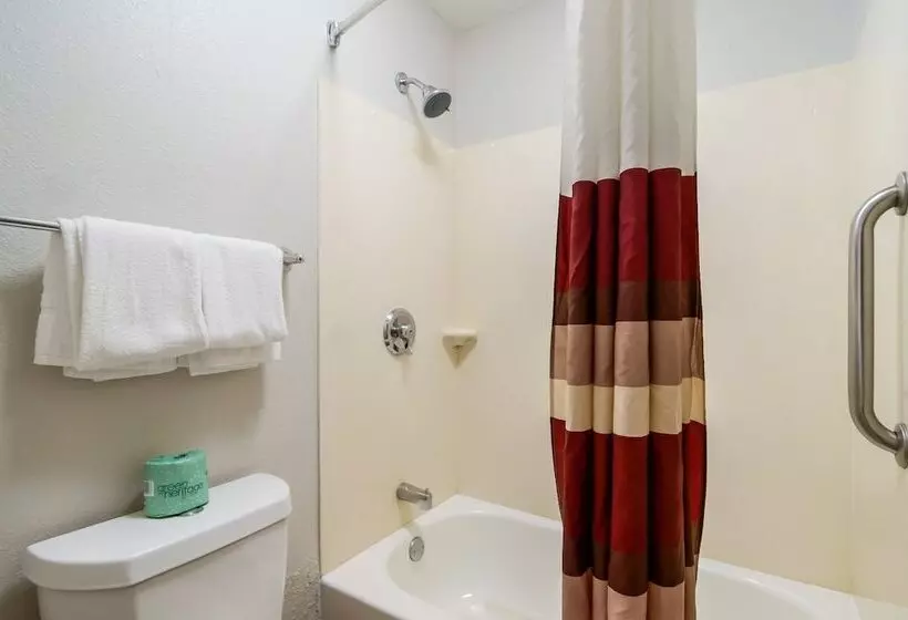 ２ダブルベッドのスタンダードルーム, Red Roof Inn Durham  Duke Univ Medical Center