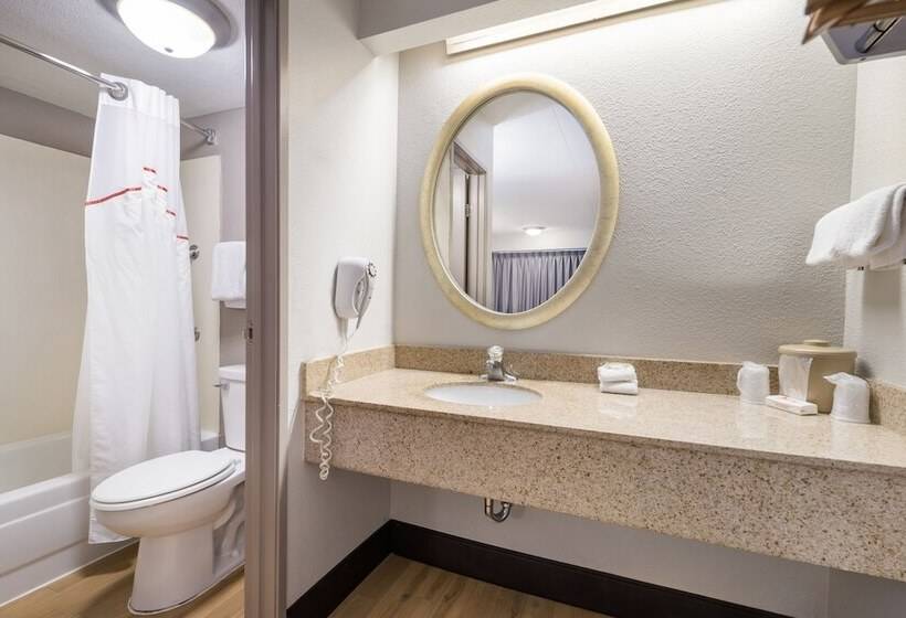 디럭스 룸, Red Roof Inn Rockford East   Casino District