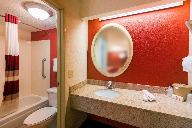 디럭스 룸, Red Roof Inn Rockford East   Casino District