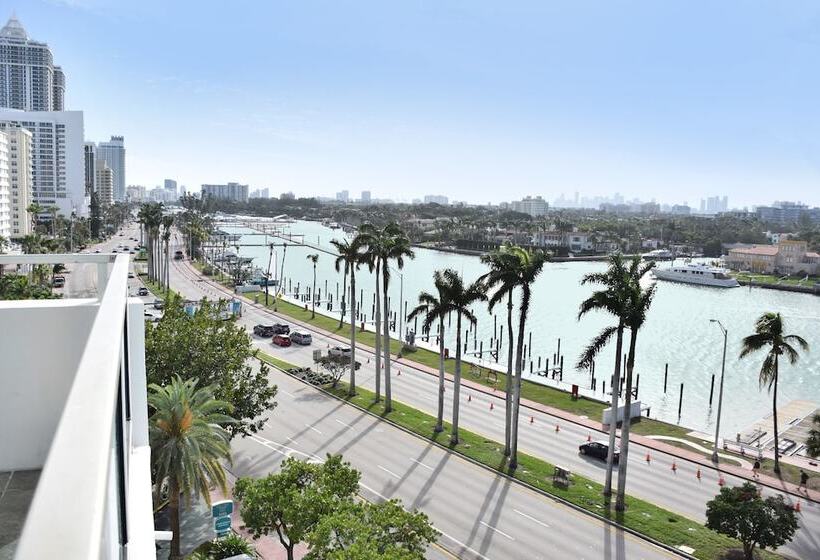 デラックススイート, Seacoast Suites On Miami Beach