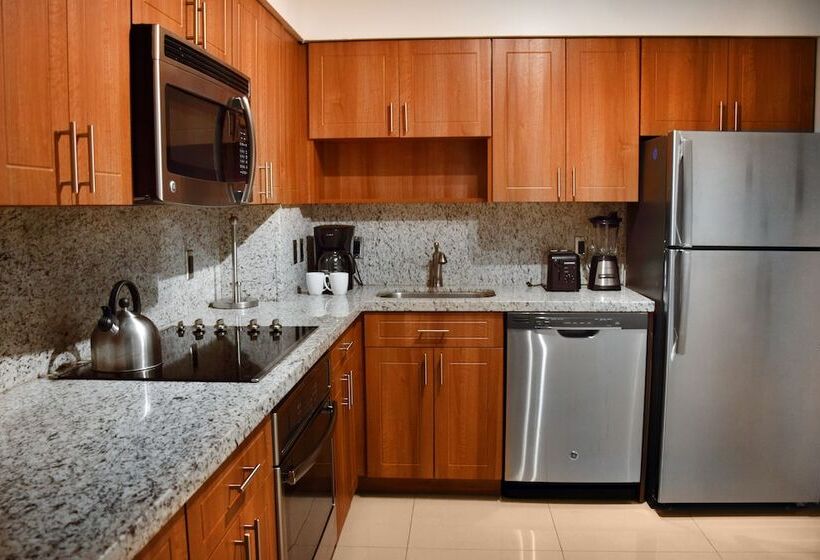 デラックススイート, Seacoast Suites On Miami Beach