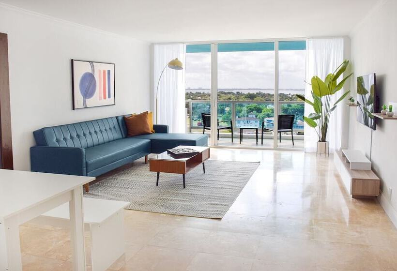 デラックススイート, Seacoast Suites On Miami Beach