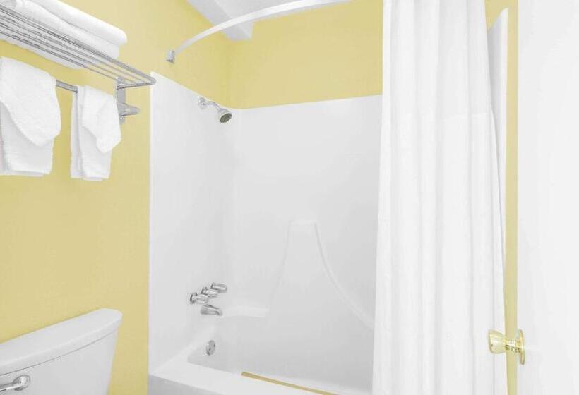 Номер Deluxe Кровать Кинг, Super 8 By Wyndham Kerrville Tx