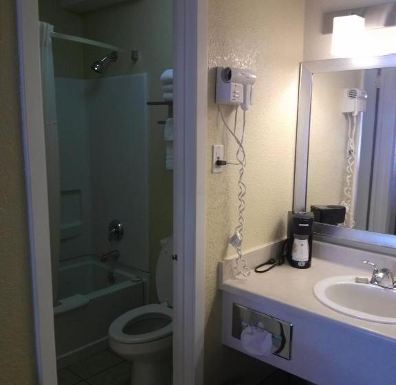Номер Deluxe Кровать Кинг, Super 8 By Wyndham Kerrville Tx