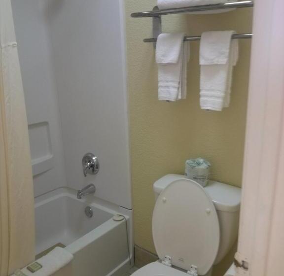 חדר דחוקס עם מיטת קינג, Super 8 By Wyndham Kerrville Tx