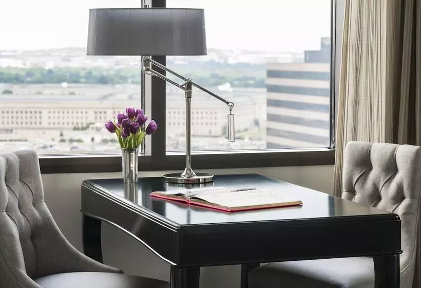 سوییت اجرایی, The Ritzcarlton, Pentagon City