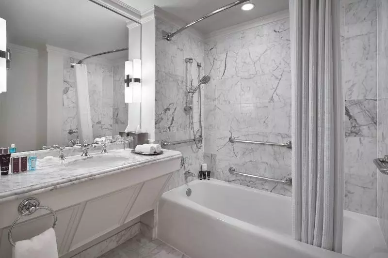 اتاق لوکس با تخت بزرگ, The Ritzcarlton, Pentagon City
