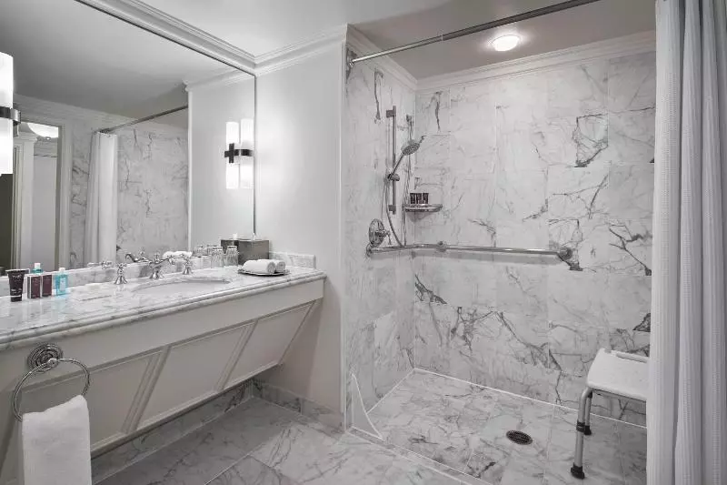 اتاق لوکس با تخت بزرگ, The Ritzcarlton, Pentagon City