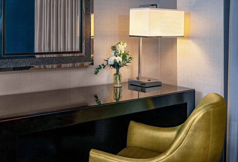 غرفه قياسيه سريرين مزدوجين, The Royal Sonesta Boston