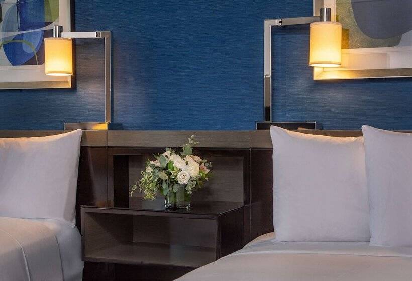 غرفه قياسيه سريرين مزدوجين, The Royal Sonesta Boston