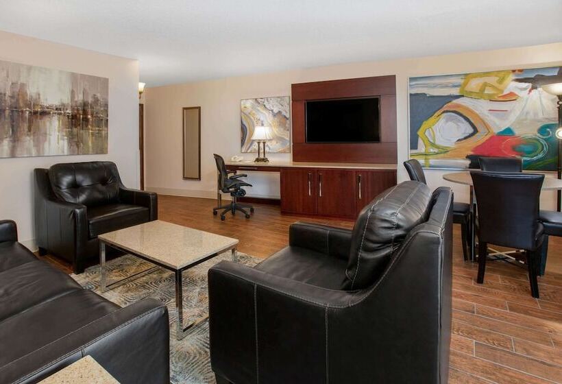 سوییت لوکس, Wyndham Riverfront